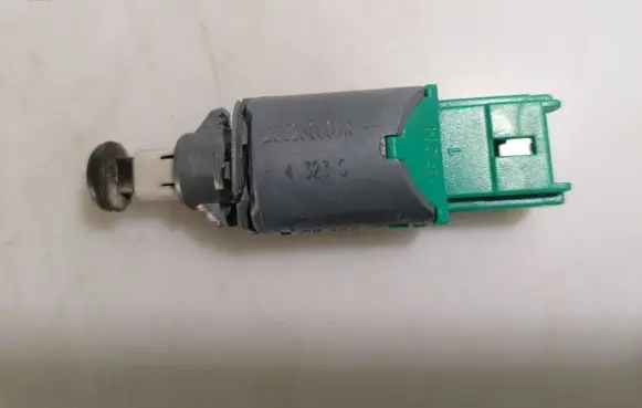 Renault Master III Brake pedal sensor switch 253250007R