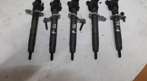Volvo XC60 Fuel injector 31303238
