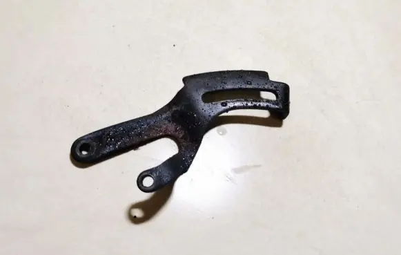Hyundai Trajet Engine mounting bracket