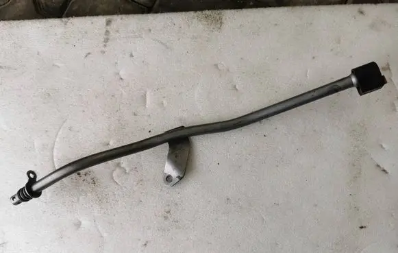 Mercedes-Benz B W246 W242 Oil fill pipe A1402700091