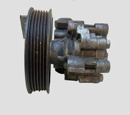 Opel Insignia A Power steering pump 55563329