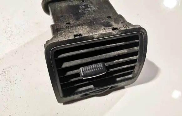 Volkswagen Golf V Dash center air vent grill 1k0819703 1k0819709