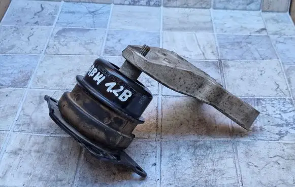 Skoda Fabia Mk1 (6Y) Engine mount bracket 6Q0199262AF 6Q0199186M