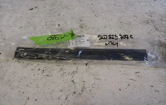 Volkswagen Golf VI Engine compartment rubber 5K0823707C