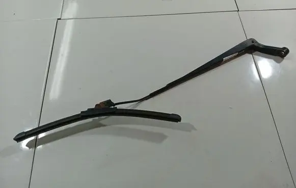 Toyota Corolla E120 E130 Front wiper blade arm 8521102110B 85211-02110-B