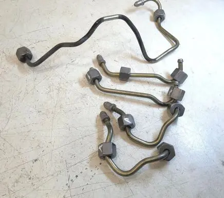 BMW 5 E60 E61 Fuel injector supply line/pipe 