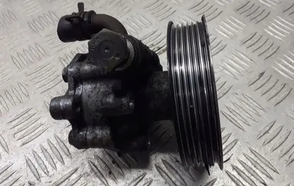 Skoda Octavia Mk1 (1U) Power steering pump 038145255B