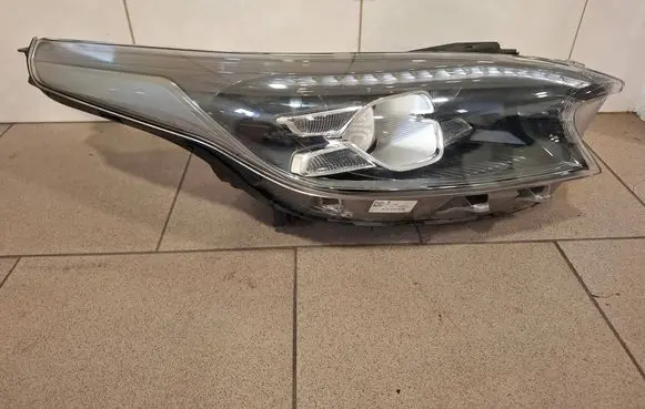 KIA Xceed Headlight/headlamp 92102J7310