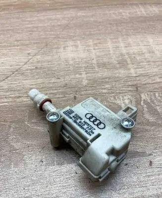 Audi A8 S8 D3 4E Fuel tank cap lock motor 4E0810773A