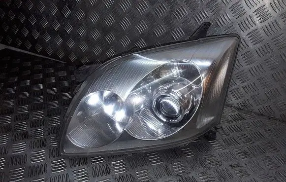 Toyota Avensis T250 Headlight/headlamp 21211f3l