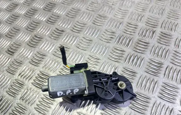 Mercedes-Benz E W211 Seat adjustment motor 0390203213
