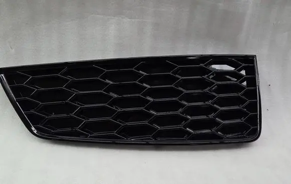 Audi Q3 8U Front bumper lower grill 8U0807682S