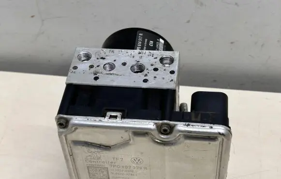 Porsche Cayenne (92A) ABS Pump 7P0907379R 7P0614517R