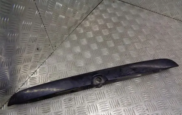 Opel Zafira A Rear window tailgate spoiler 90579631