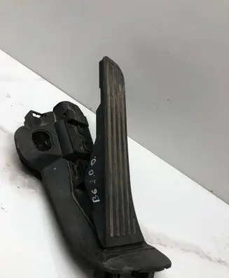 Volkswagen PASSAT B6 Accelerator throttle pedal 1K2723503M 6PV00874501