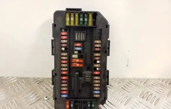 BMW 1 F20 F21 Fuse module 922487904 19098000001 27102012