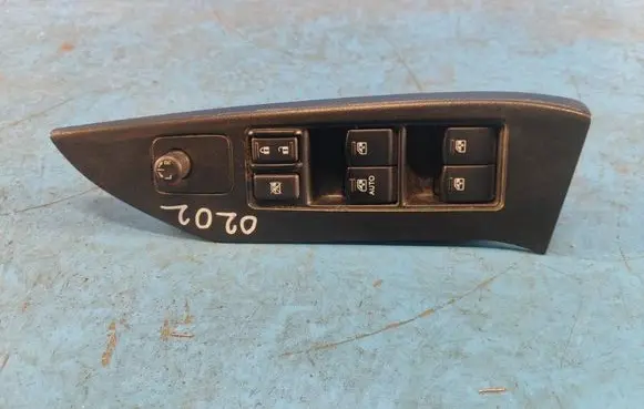 Subaru Forester SJ Electric window control switch 83071SG010