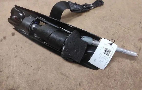 Volvo V70 Front seatbelt 39856061 6069365R0E