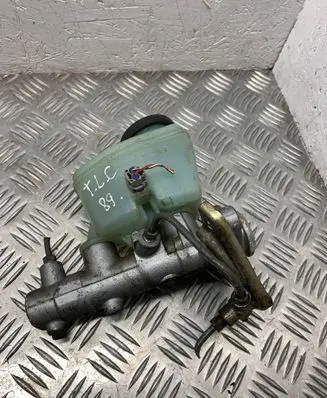 Toyota Land Cruiser (HDJ90) Master brake cylinder 35130