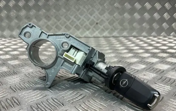 Opel Zafira B Ignition lock 2421430