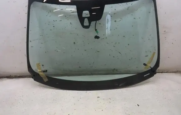 Volvo V40 Front windscreen/windshield window 