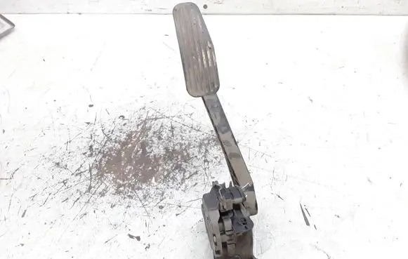 Volvo V70 Accelerator throttle pedal 9496822