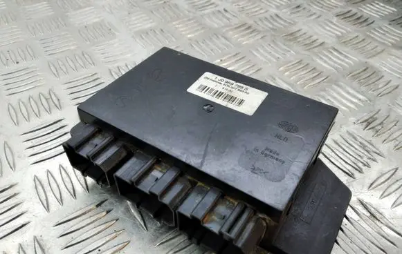 Audi A8 S8 D3 4E Comfort/convenience module 1J0959799 5DK0075350 J0959799S