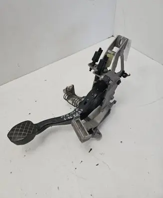 Audi A4 S4 B5 8D Pedal assembly 8D1721117E
