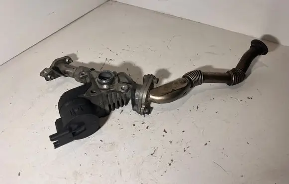 BMW 1 E82 E88 EGR valve 7563241