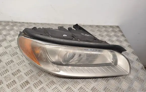 Volvo XC70 Headlight/headlamp 31214350