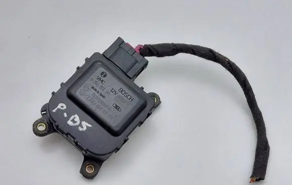 Volkswagen PASSAT B5 Air flap motor/actuator 8D1820511B 0132801149