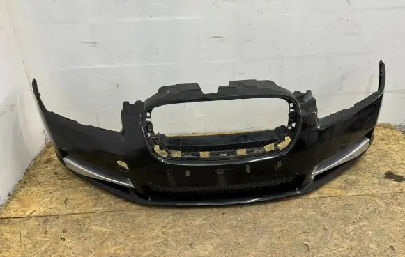 Jaguar XF Front bumper 8X2817G831