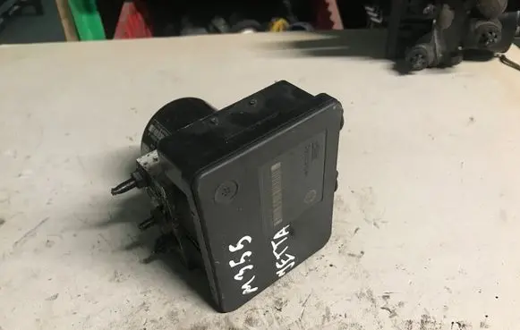 Volkswagen Jetta V ABS Pump 1K0614517T 207LTF4406 1K0907379AA