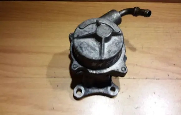 Renault Megane I Vacuum pump 72117207L