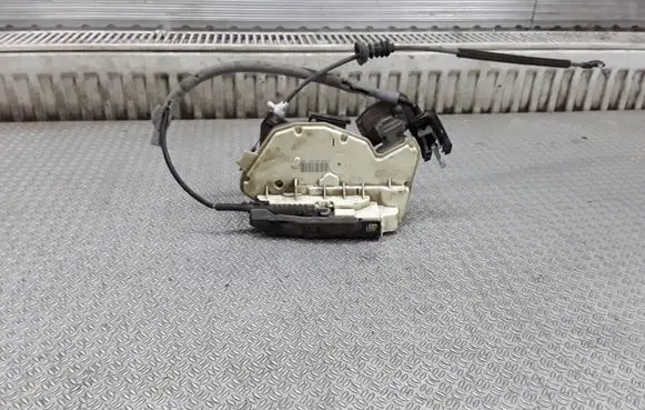 Skoda Yeti (5L) Front door lock 5K2837015B