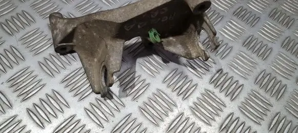Honda CR-V Engine mounting bracket