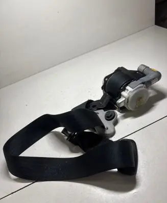 Mazda 5 Front seatbelt
