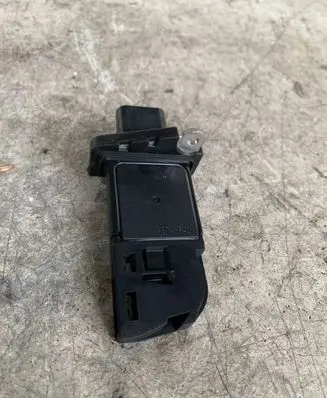 Volvo S60 Mass air flow meter 8v2112b579
