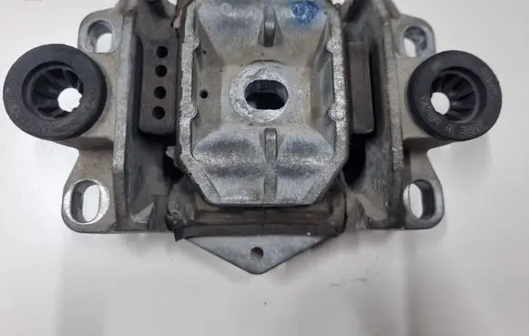 Engine mount bracket
