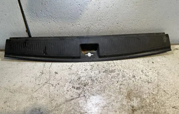 Opel Astra K Trunk/boot sill cover protection 331883181 13432054