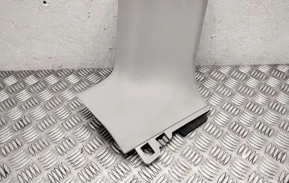 Volvo V70 (D)pillar trim (top) 
