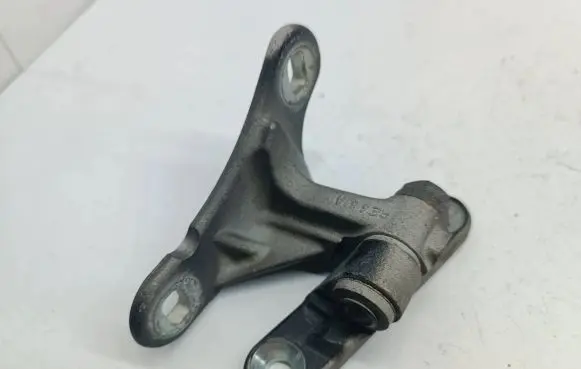 Mercedes-Benz A W169 Front door upper hinge 454REB4 RE46A
