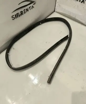 Audi Q3 8U Front door rubber seal 83a833177