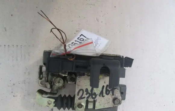 Renault Megane I Front door lock