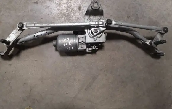 BMW X3 F25 Front wiper linkage and motor 7213275