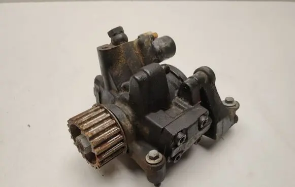 Mercedes-Benz A W176 Fuel injection high pressure pump A2C89877300