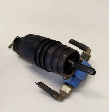 Volkswagen Touran I Windscreen/windshield washer pump