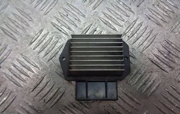 Toyota Avensis T250 Heater blower fan relay 4993002121