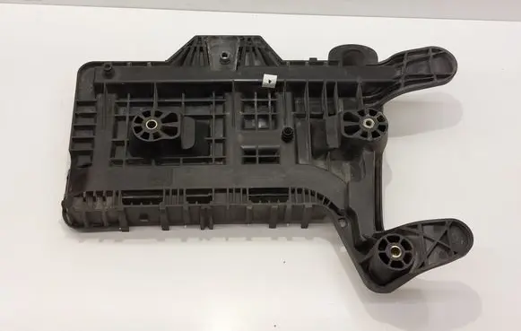 Skoda Octavia Mk2 (1Z) Battery tray 1K0915333