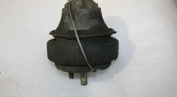 Volvo V70 Engine mount bracket 9485551